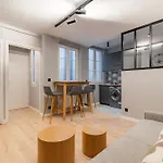 Chic 2-room In The Heart Of Parisian Luxury *