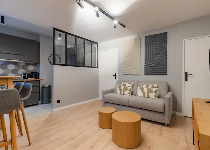 Chic 2-room In The Heart Of Parisian Luxury *