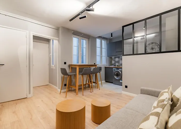 Chic 2-room In The Heart Of Parisian Luxury *